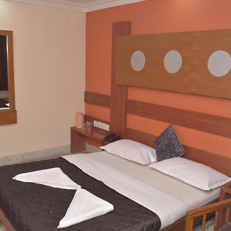 Hotel Sky Park Диндигъл Екстериор снимка